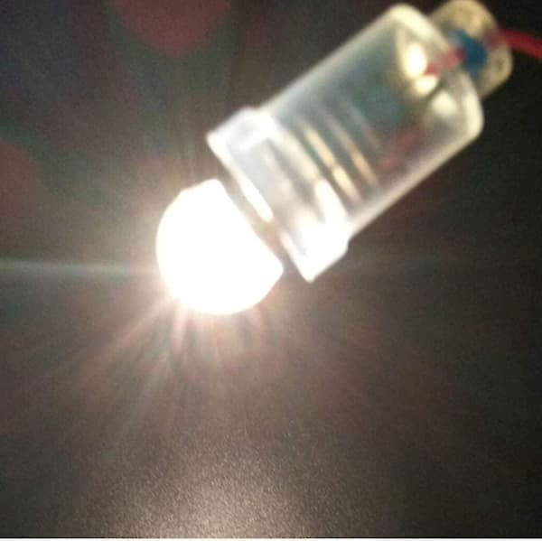 10 kpl Mini-lamppuja E10-kierteellä taskulampulle, 2,5 V 0,3 A