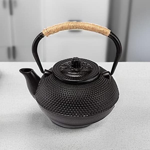 Cast Iron Teapot, Stainless Steel Tea Infuser, Stovetop Safe Coating, Enamelled Surface, 650 ml.