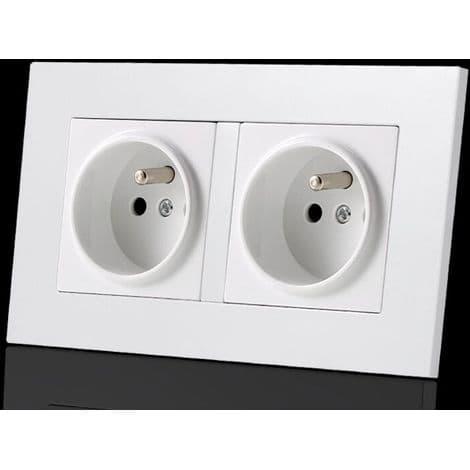 Dobbelt 2P+E 16A forudkablet stikkontakt, hvid