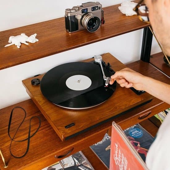 Two flexible rubber drive belts suitable for record players