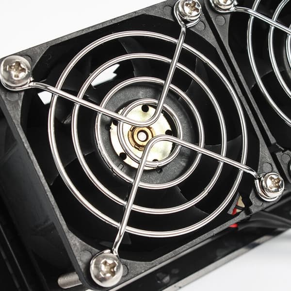 12V Sideudstødningsventilator til Campingvogn/Autocamper - Stille & Høj Ydeevne - Nem Installation