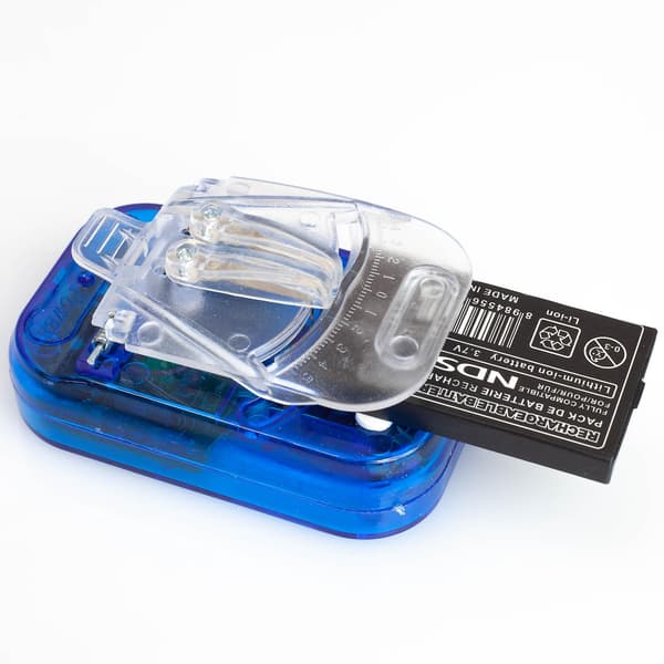 Mini Universal Batterilader for Kamera PDA og Mobiltelefon Små Batterier USB