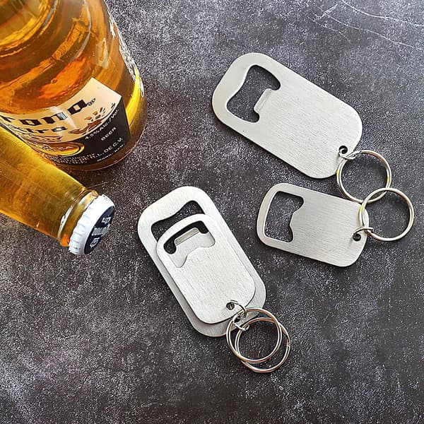 Flaskeåpner i rustfritt stål, flat, for øl, nøkkelring, solid og holdbar, 2 stk. å sende til venner, lett og enkel å bære