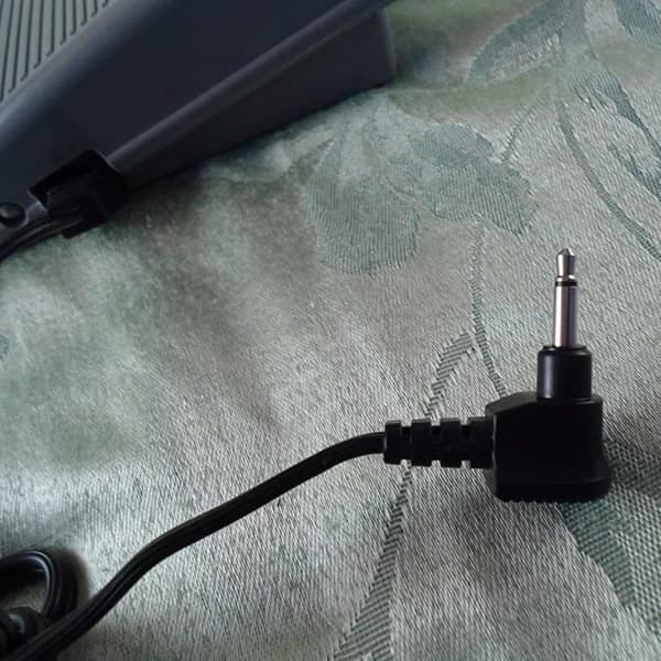 Ompelukone, ilman jalkapoljinta, 220V, sopii Singerille