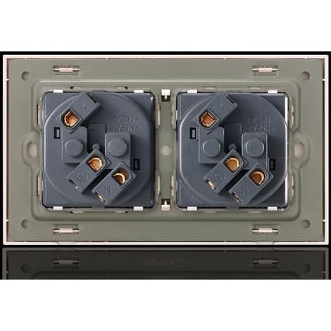 Dobbelt 2P+E 16A forudkablet stikkontakt, hvid