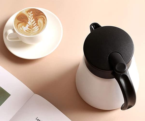 Termoskanne Kaffe Tekanne 680ML Rustfritt Stål Isolasjon Dobbel Vegg Vakuumisolert Kaffe Vann & Drikkedispenser (Hvit)