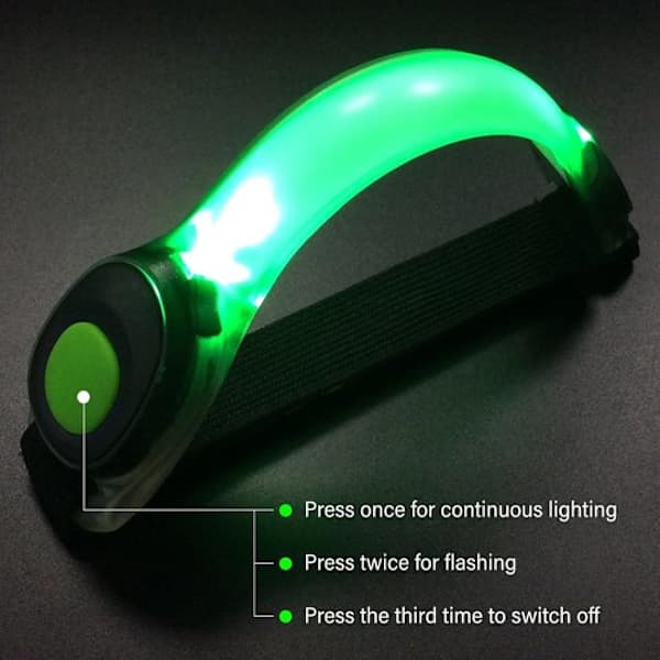 LED-armbånd – Oransje – 2 utskiftbare batterier – 3 lysmoduser – Justerbar borrelåsstropp