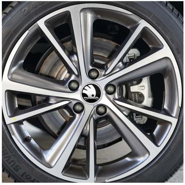 4 kpl - Skoda pölykapselit / vannepölykapselit - Väli 56 mm