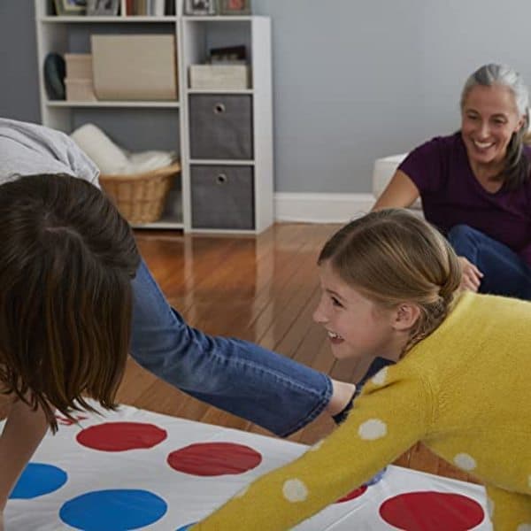 Twister kroppsspill for familiemoro og foreldre-barn-interaksjon