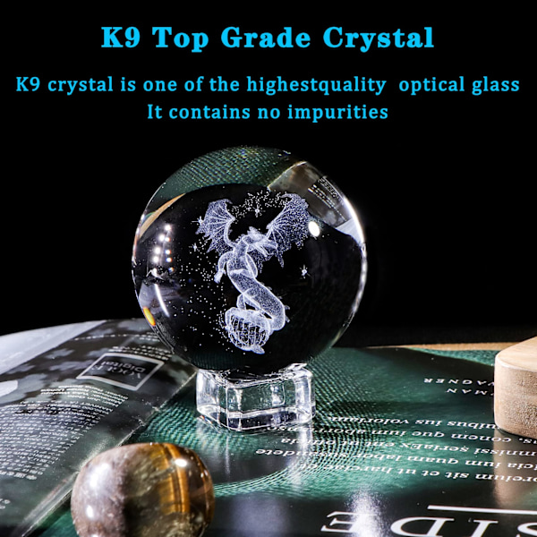 3D Krystallkule 60mm Gravert Drage Gaver for Drageelskere Drage Samleobjekter Figurer Glasspynt Midtstykke med Krystallstativ Gaver