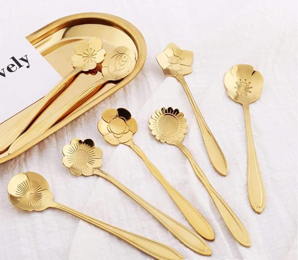 8-pack blomster-teskedar i rostfritt stål, romantiska blommiga kaffeskedar för omrörning av te, desserter, glass, elegant bröllopspresent, guld