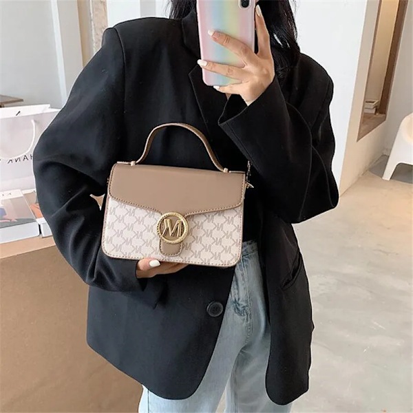 Uusi muotimerkki Kirjaimet Käsi Bill Olkapää Pieni neliön muotoinen laukku Käsilaukku Yksinkertainen tekstuuri Messenger-laukku Designer Naisten laukku Karl-laukku Karl bag(.321) 23x16x8 cm(.321)