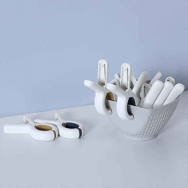 6-pack Durable Blue Plastic Clothes Pegs for Outdoor Use