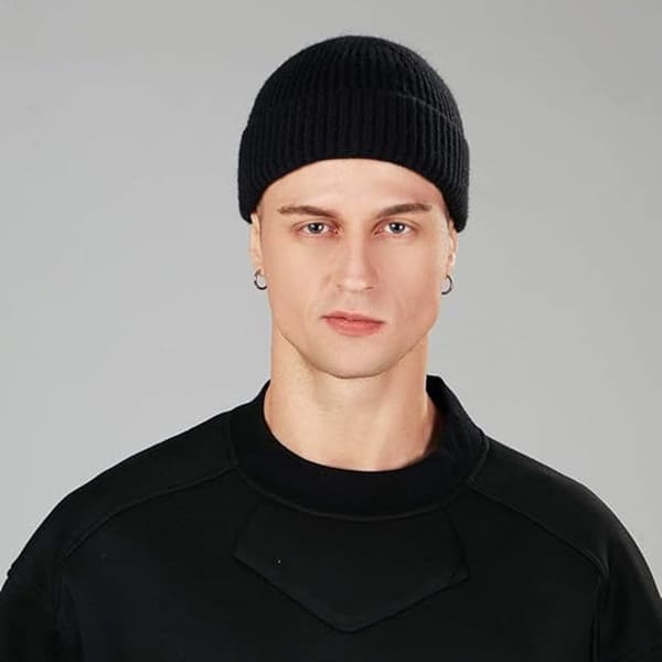 2 stycken - Hatt - Herrhatt - Mössa - Damhatt - Herrmössa - Vinterhatt - Stickad hatt