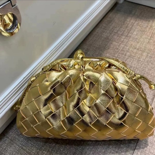 Skybag 2024 ny stil veske for kvinner i kveg-skinn med rynker, dumpling-veske, håndveske, skulderveske MJ51 gold 22*9*14cm