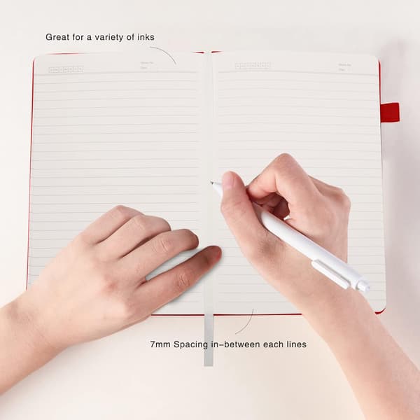 Klassisk notesbog, hardback, lommeformat (8,5 tommer x 5,5 tommer) ternet/linjeret, sort, 200 sider_OF