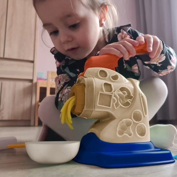 Spaghetti Leklera setti pastakoneella