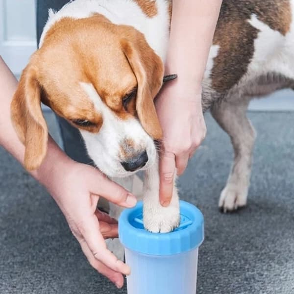 Håndvask i silikone til hund og kat – rengøringskop til beskidte poter
