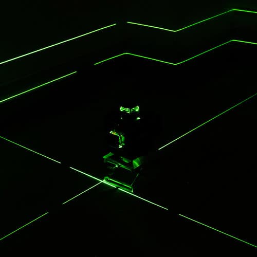 16-linjers laserpas | 4D 360° krydslaser med 2 batterier og 3 beslag sort