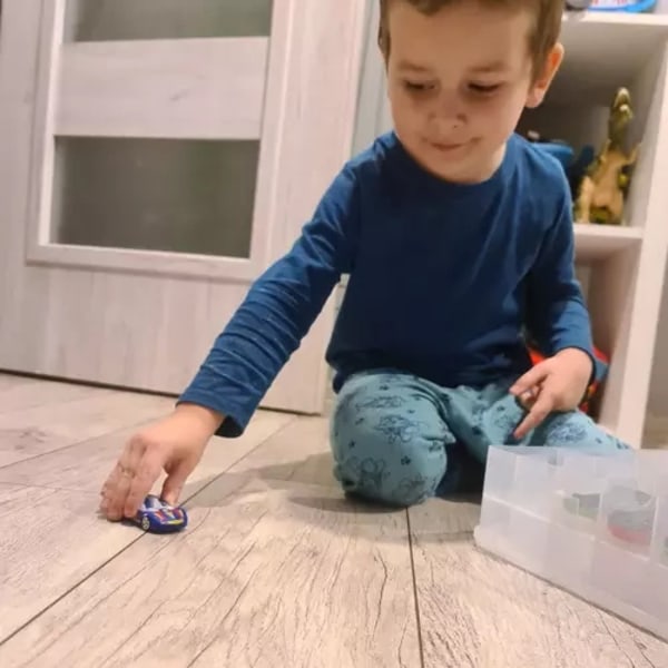16 Leksaksbilar