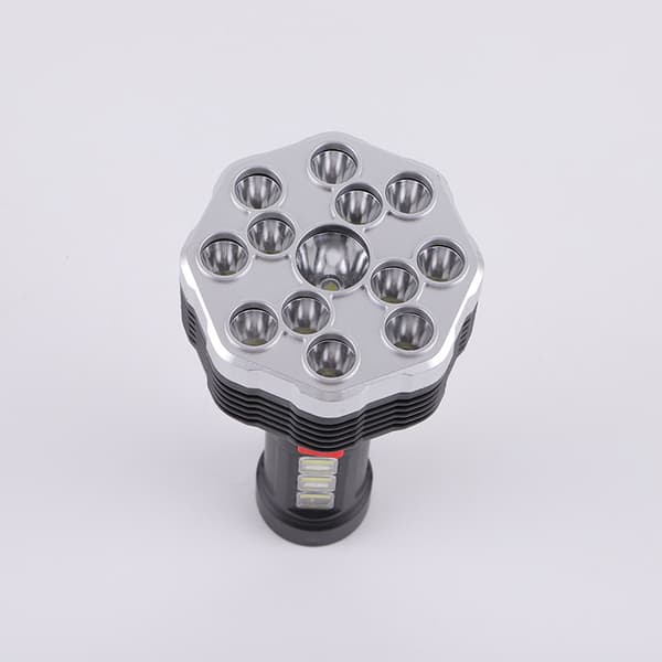 Taktisk Lommelykt Oppladbar – 9 LED + COB – USB – IP64 – Flere Lysmoduser