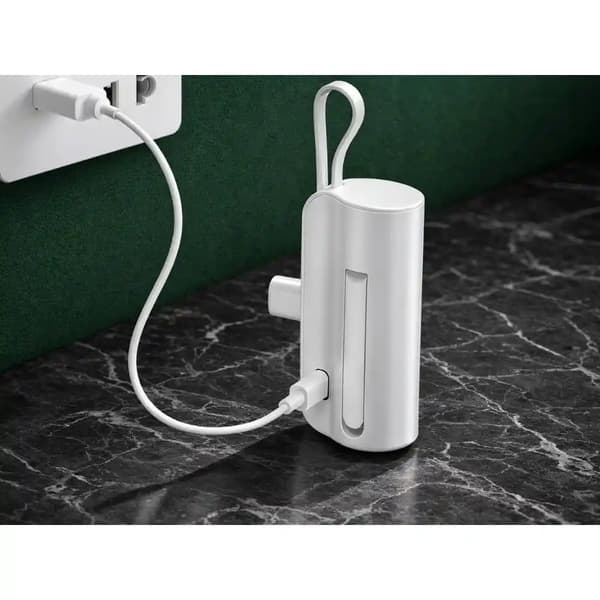 Powerbank 5000 mAh med innebygd Lightning & USB-C – Hvit kompakt reiselader (10 W)