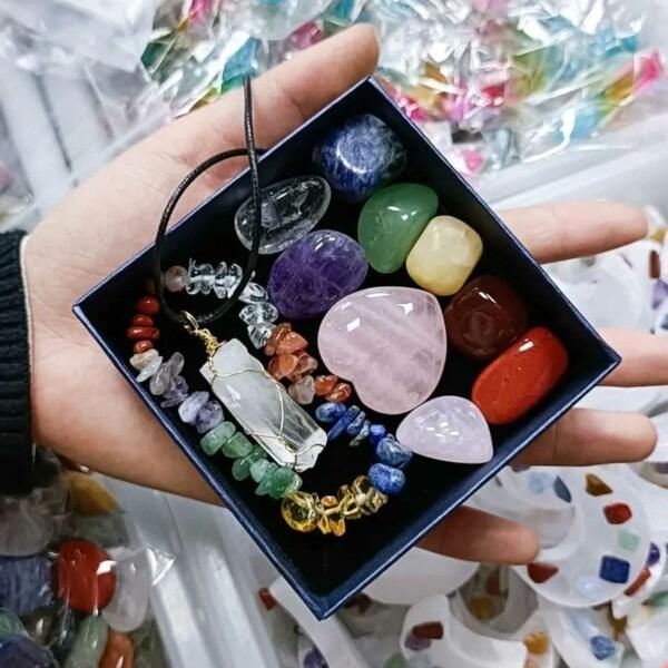 11-Pack Natural Energy Dutions ChaKra Healing Crestals Rannekorukaulakoru monivärinen