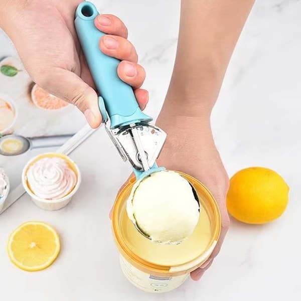 Isbolle med 1-klikk ejektor for perfekte iskuler 6 cm