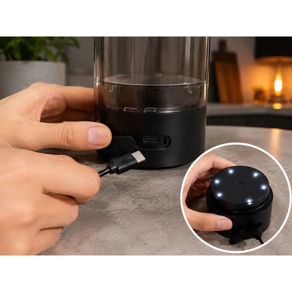 Electric Shaker 700 ml USB siirrettävällä telineellä