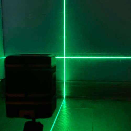 Risteilylaser | Itsetasaava ristilaser | Laserpassi kiinnitystelineellä 25m musta