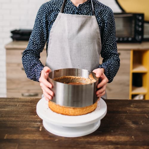 Justerbar bagring i rustfrit stål 16–30 cm – højde 12 cm med clips til kager og bunde