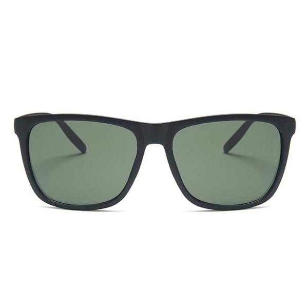 Moderne mat sorte solbriller grønt glas sort