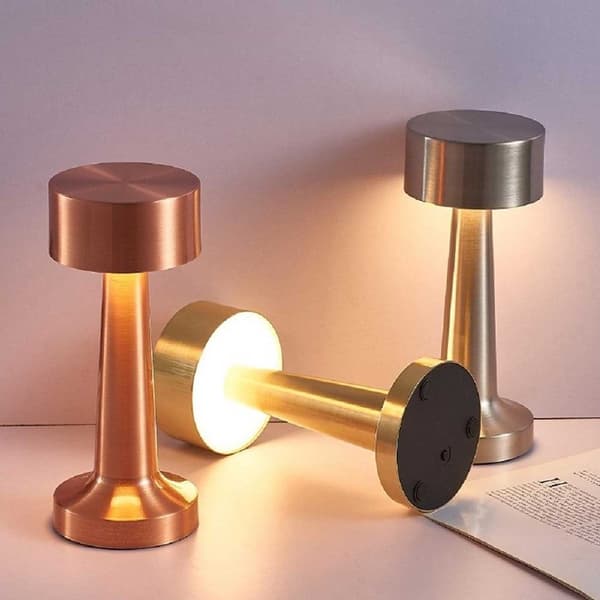 Retro genopladelig bordlampe med metaldæmper sølv sølv