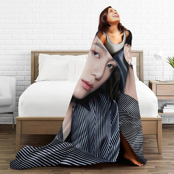 Jungkook Jeon Jung Kook Mjuk och bekväm varm fleecefilt för soffa,kontorssäng Bil Campsoffa Mysig Fluffig Plysch Sängfiltar Strandfiltar-e1 60x50in 150x125cm