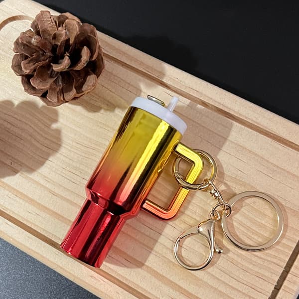 2 koniske Stanley nøkkelringanheng for damer Gradient Gold Red