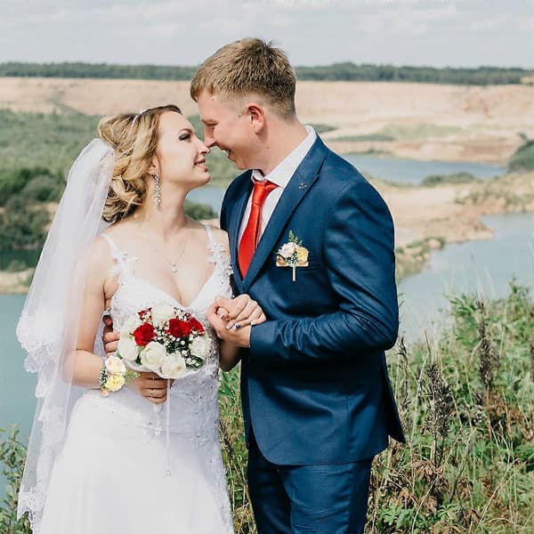 6 stk. knapphullsblomster til menn bryllup med nåler til brudgom og forlover, roseknapphullsblomster
