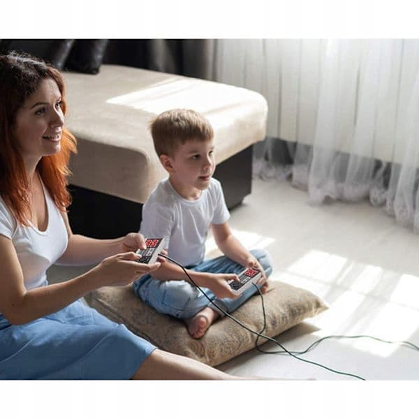 Retro Videospilkonsol med 620 Klassiske Spil og Dobbelte Controllere