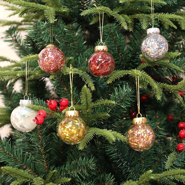 4 stk. julekugler i plast til ophængning på juletræet til fest