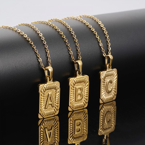 18K Guldpläterad Initial Halsband, Kvadratisk Bokstav