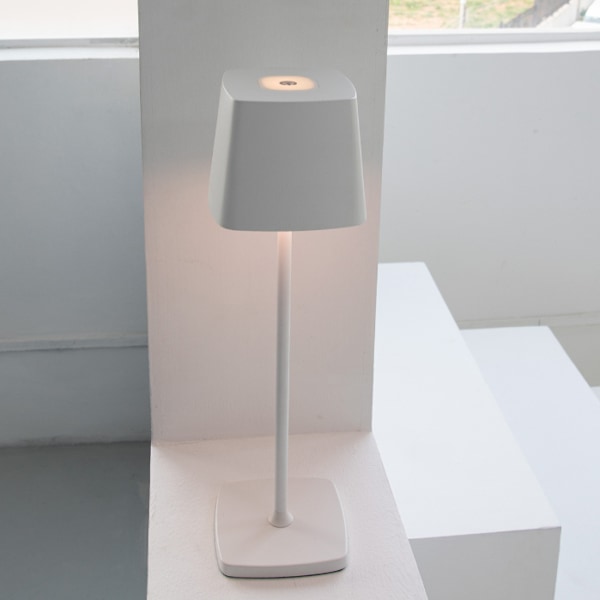 Oppladbar bordlampe svart øyebeskyttelse 5200mAh 8-12 timer aluminiumsstang skrivebordslampe for soverom studere dekorasjon white
