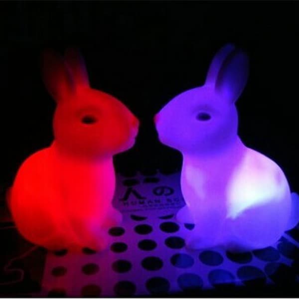 Blinkende farverig LED-lys Jade Rabbit natlampe (2 stk.)