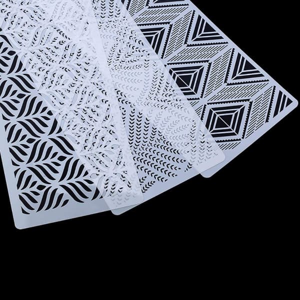 3 stk. kakedekorasjonsstenciler, form plastmaler, spray