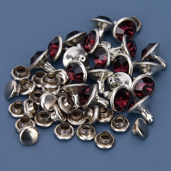 50 set Rhinestone nitar Kristall diamant nitar Läderhantverk Väska Kläder Dekoration 8mm Silverkant Djuplila Diamant