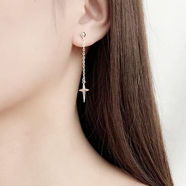 Asymmetrisk langleddet korsvedhæng ørelinje piercing