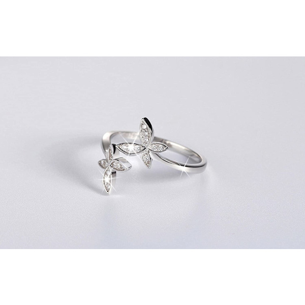 Justerbar ring i äkta silver med zirkoninläggning