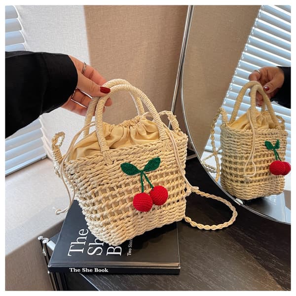 Små halm hinkväskor för kvinnor sommar crossbody väskor dam reseplånböcker och handväskor kvinnliga axelväskor White cherries