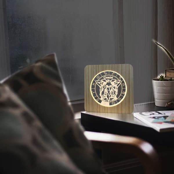 Nattlampe i tre med horoskopkonstellasjon, 3D-illusjon