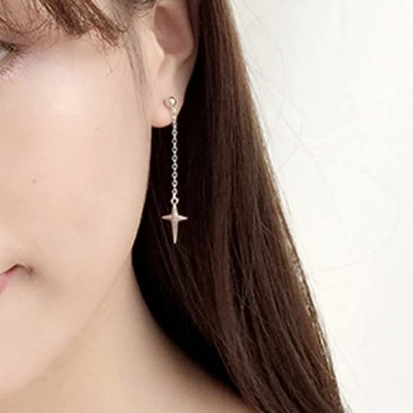 Asymmetrisk langleddet korsvedhæng ørelinje piercing