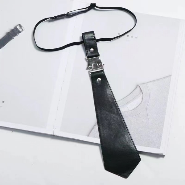 Damslips i lammläder enfärgad svart skinny slips