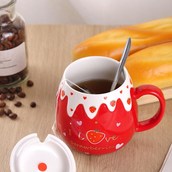 Rød Kaffekop Krus til Kvinder, Jordbær Koreansk Dejlig Studenter Keramisk Morgenmadskop med Låg og Ske – 450ml/15oz
